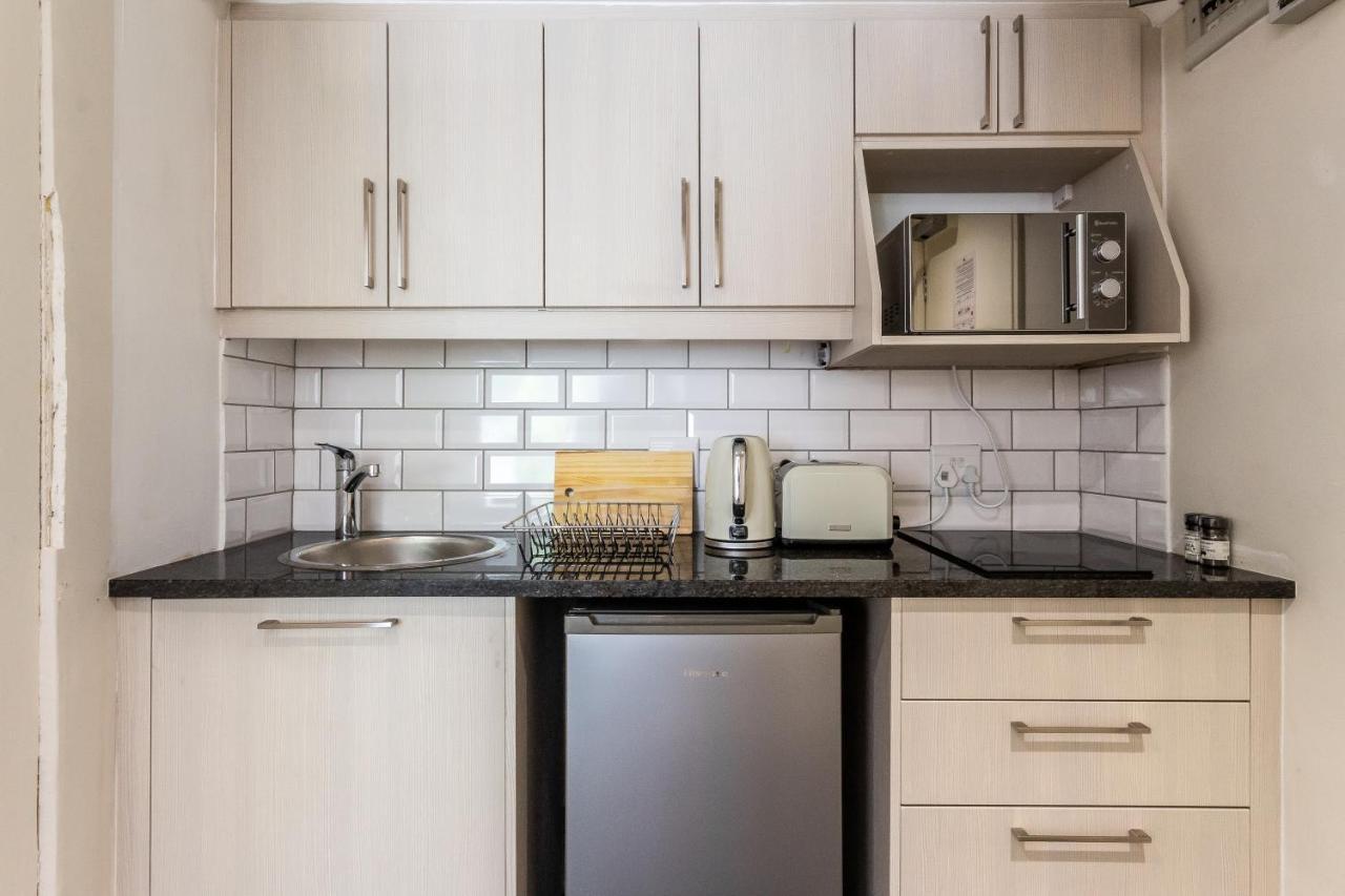 Trendy Apartment In Thibault Square City Centre 케이프타운 외부 사진